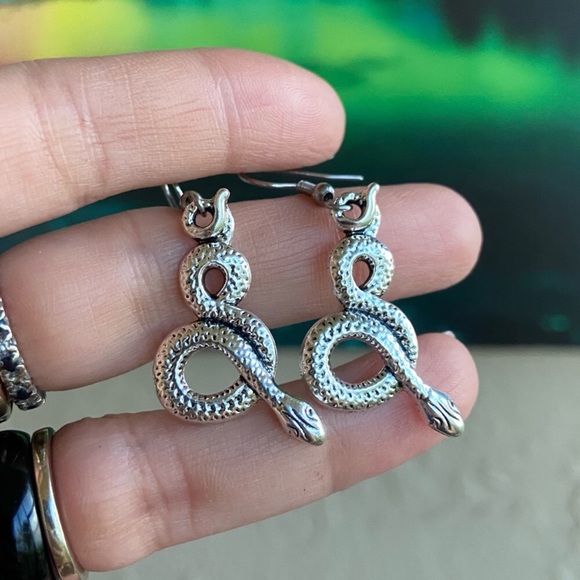 Silver snake set ( earrings + necklace ) goth Halloween spooky jewelry sets - Picture 4 of 7